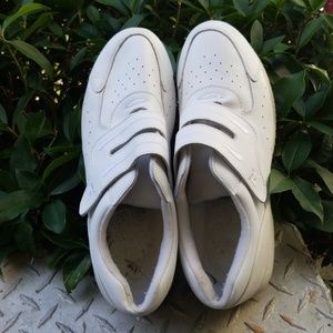 Propet White Nurses Sneakers Size 9